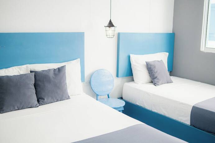 Imagen de la habitación del Hotel ADAZ Mediterraneo. Foto 16