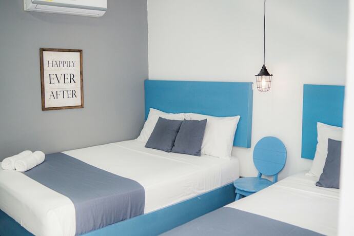 Imagen de la habitación del Hotel ADAZ Mediterraneo. Foto 17