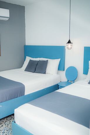 Imagen de la habitación del Hotel ADAZ Mediterraneo. Foto 18