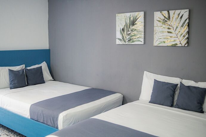 Imagen de la habitación del Hotel ADAZ Mediterraneo. Foto 19