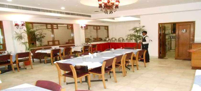 Imagen del bar/restaurante del Hotel ADB Rooms Diana Palace. Foto 3