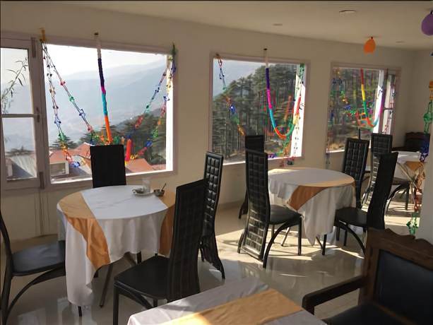 Imagen del bar/restaurante del Hotel ADB Rooms Patnitop. Foto 11