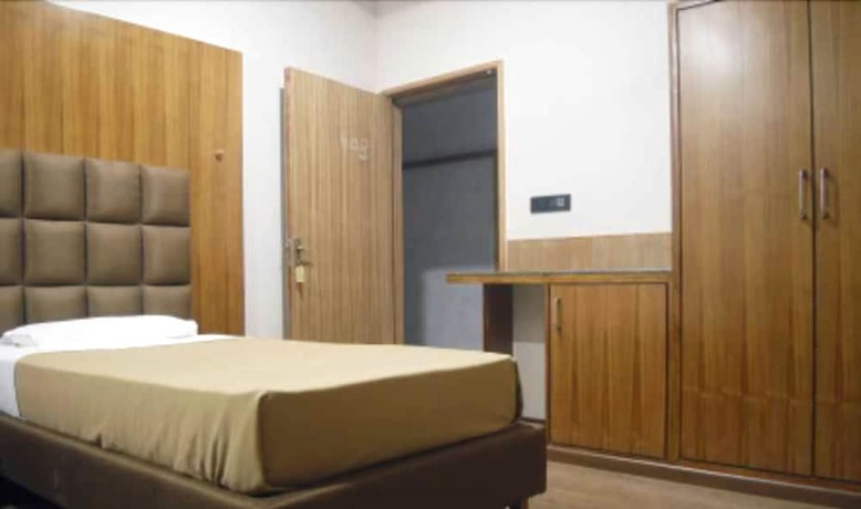 Imagen de la habitación del Hotel ADB Rooms Surabhi International. Foto 6