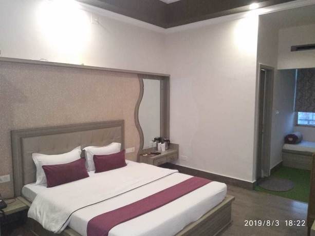 Imagen de la habitación del Hotel ADB Rooms Surabhi International. Foto 7