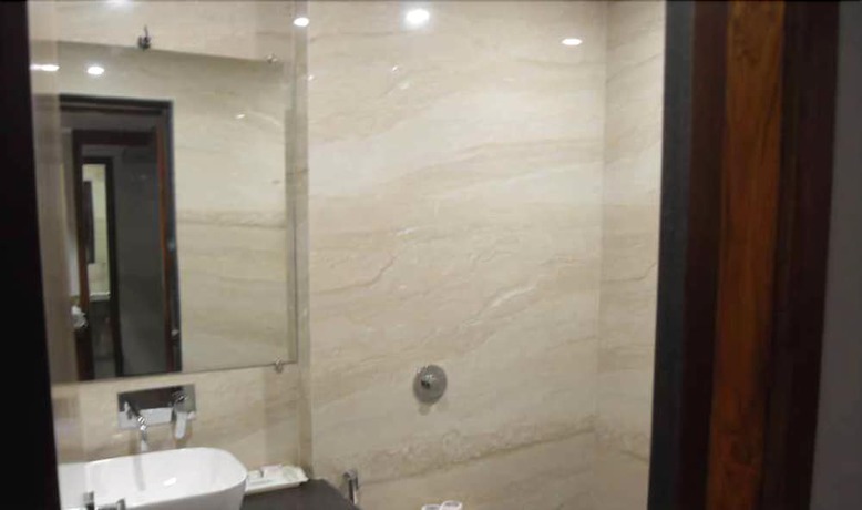 Imagen de la habitación del Hotel ADB Rooms Surabhi International. Foto 12