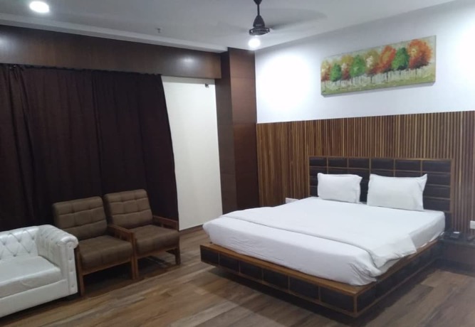 Imagen de la habitación del Hotel ADB Rooms Surabhi International. Foto 16