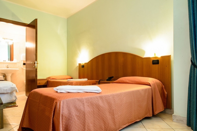 Imagen de la habitación del Hotel ADRIANA, Viareggio. Foto 5