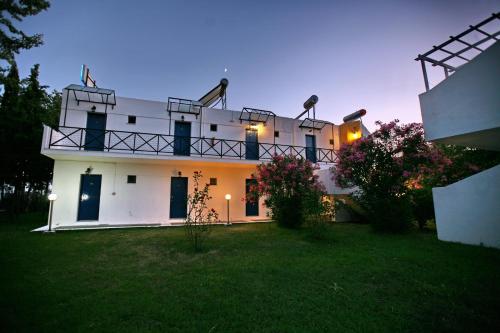 Imagen general del Hotel AEGEON, Skala Kallonis. Foto 3