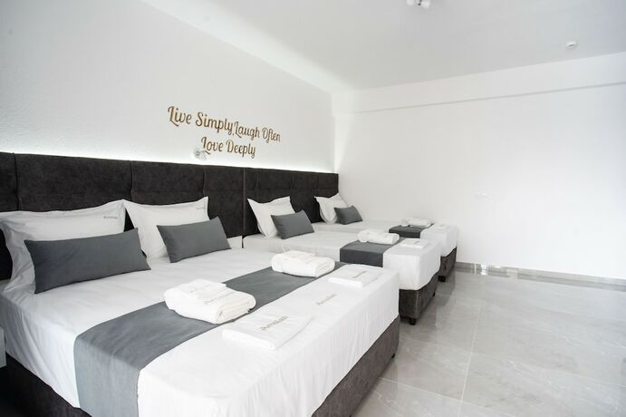 Imagen de la habitación del Hotel AEONIAN LUXURY SUITES. Foto 11