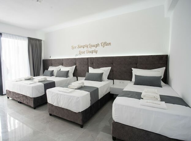 Imagen general del Hotel AEONIAN LUXURY SUITES. Foto 2