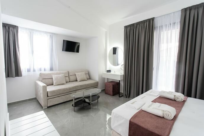 Imagen de la habitación del Hotel AEONIAN LUXURY SUITES. Foto 12