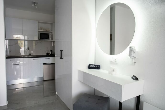 Imagen general del Hotel AEONIAN LUXURY SUITES. Foto 4