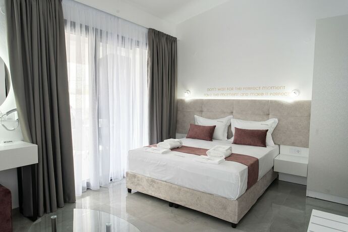 Imagen de la habitación del Hotel AEONIAN LUXURY SUITES. Foto 14