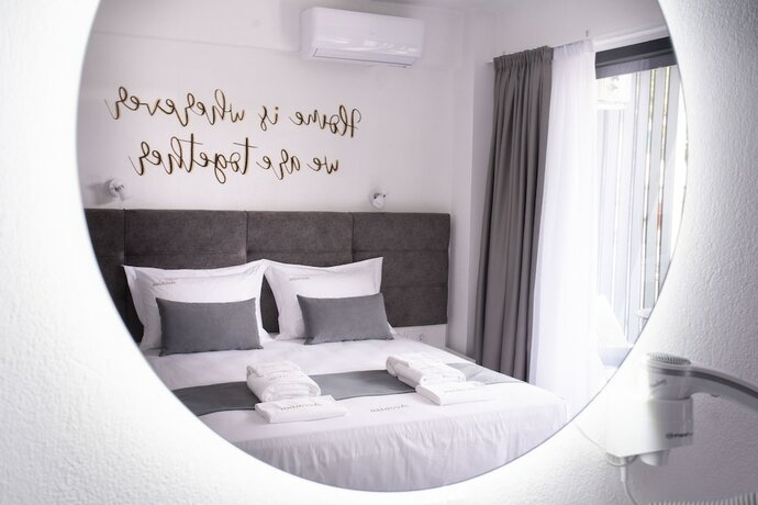 Imagen general del Hotel AEONIAN LUXURY SUITES. Foto 5