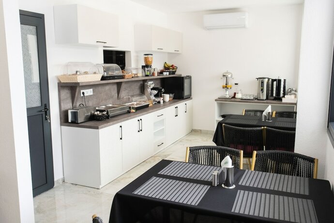 Imagen general del Hotel AEONIAN LUXURY SUITES. Foto 8