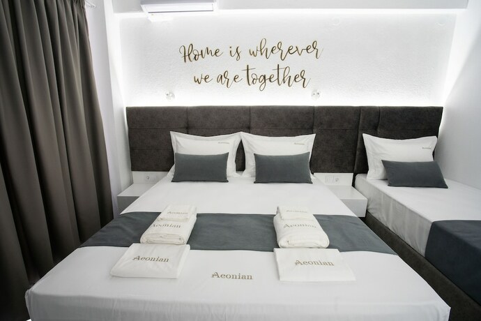 Imagen de la habitación del Hotel AEONIAN LUXURY SUITES. Foto 17