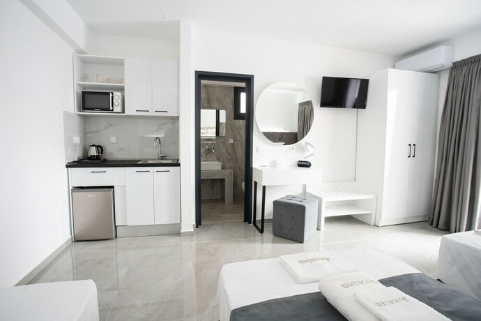 Imagen general del Hotel AEONIAN LUXURY SUITES. Foto 10