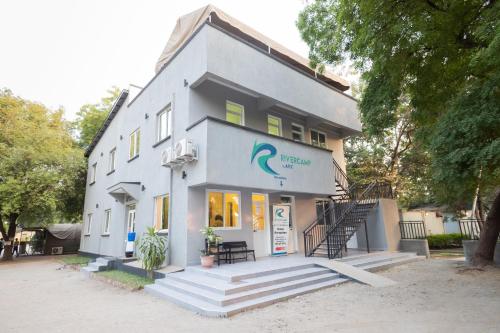 Imagen general del Hotel AFEX Rivercamp. Foto 7