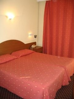 Imagen de la habitación del Hotel AGATA, Niza. Foto 2