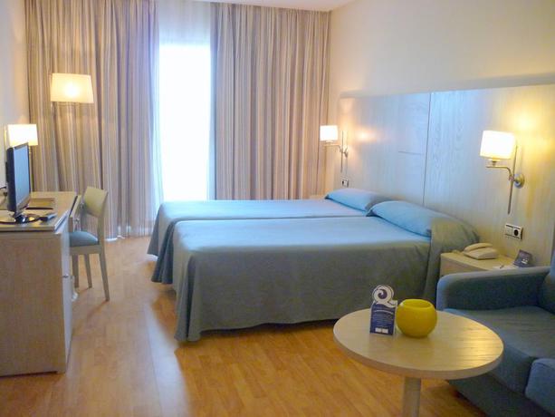 Imagen de la habitación del Hotel AGH Canet. Foto 6