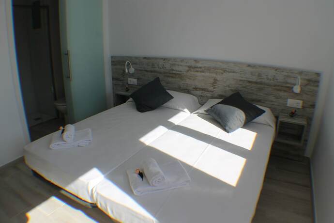 Imagen general del Hotel AGI Gloria Rooms, Roses. Foto 8