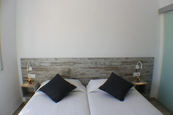 Imagen general del Hotel AGI Gloria Rooms, Roses. Foto 15