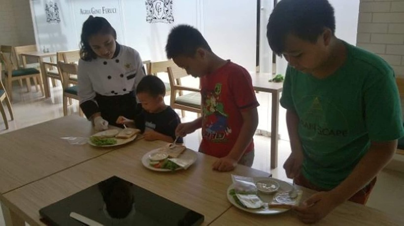 Imagen del bar/restaurante del Hotel AGRIA Hotel Bogor. Foto 6