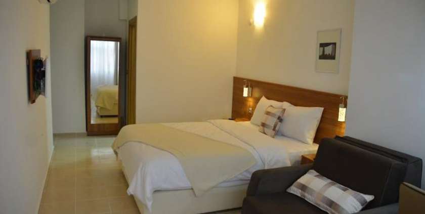 Imagen de la habitación del Hotel AGZ. Foto 10