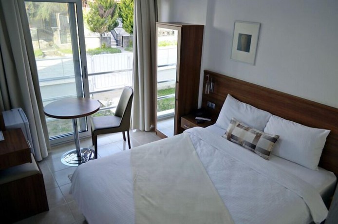 Imagen de la habitación del Hotel AGZ. Foto 14