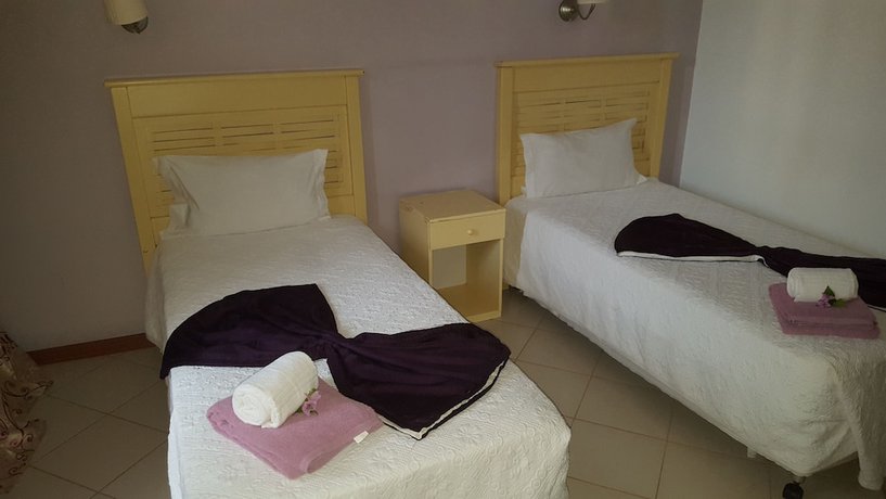 Imagen de la habitación del Hotel AH Maio. Foto 4