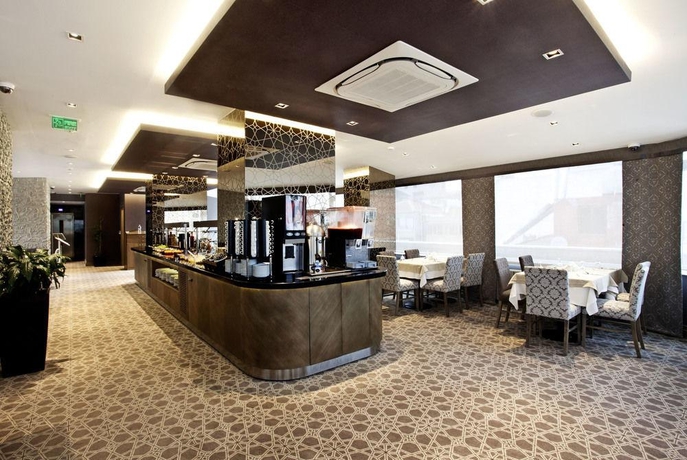 Imagen del bar/restaurante del Hotel AHC Grand Bazaar. Foto 2