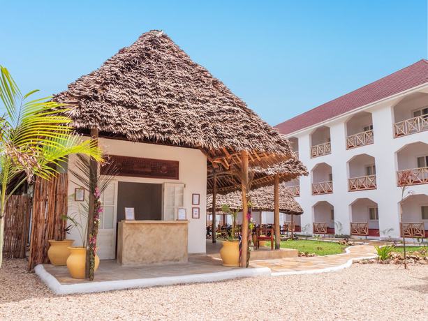 Imagen de los interiores del Hotel AHG Sun Bay Mlilile Beach. Foto 19