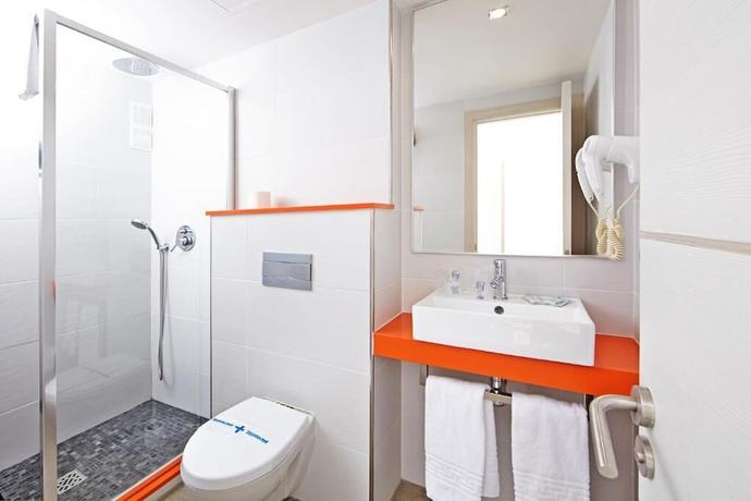 Imagen de la habitación del Hotel AHOI! Urban Beach. Foto 7