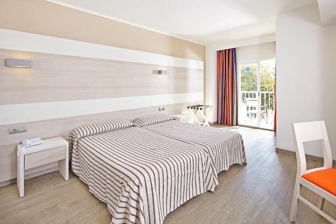 Imagen de la habitación del Hotel AHOI! Urban Beach, Palma de Mallorca. Foto 6