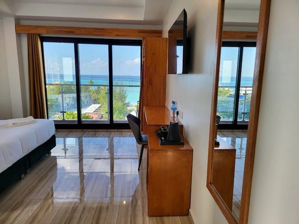 Imagen de la habitación del Hotel AIMI Beach, Gulhi Island, Maldives. Foto 6