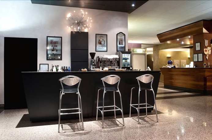 Imagen del bar/restaurante del Hotel AIRONE, REGGIO EMILIA. Foto 3