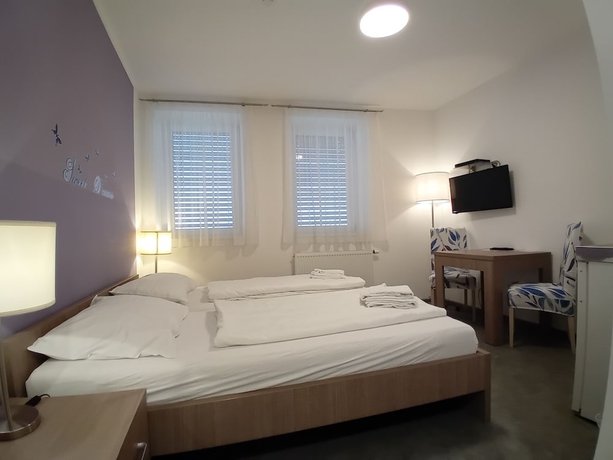 Imagen de la habitación del Hotel AIS Center. Foto 2