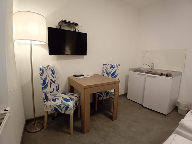 Imagen de la habitación del Hotel AIS Center. Foto 13