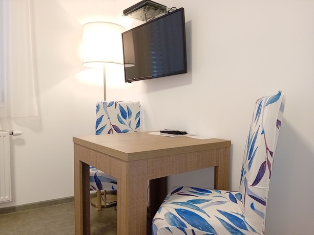 Imagen de la habitación del Hotel AIS Center. Foto 15
