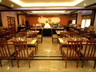 Imagen del bar/restaurante del Hotel AJ International. Foto 3