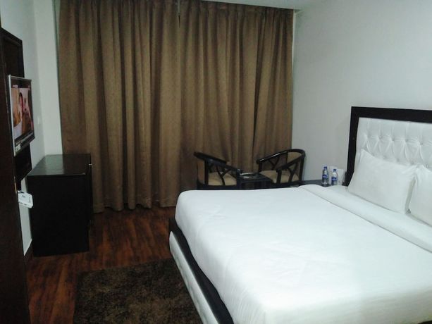 Imagen de la habitación del Hotel AK Continental. Foto 16
