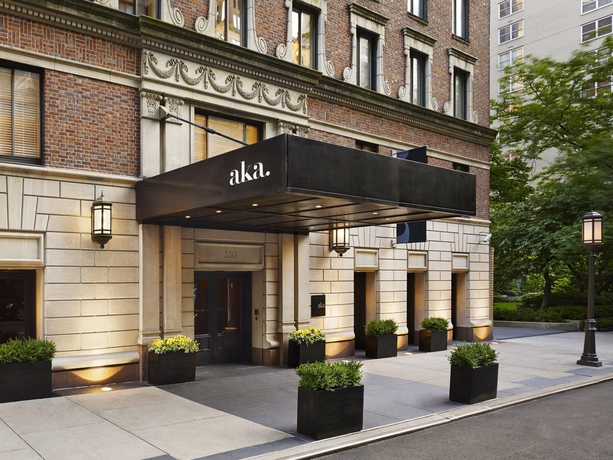 Imagen de los exteriores del Hotel AKA SUTTON PLACE. Foto 11