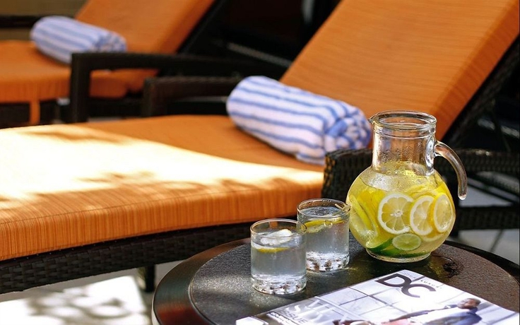 Imagen de la piscina del Hotel AKA Washington Circle. Foto 8