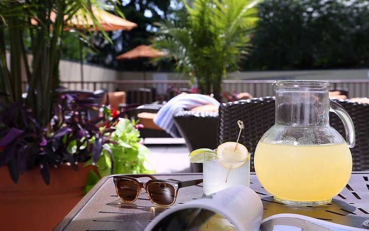 Imagen de la piscina del Hotel AKA Washington Circle. Foto 9