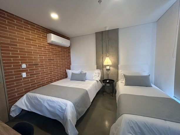 Imagen de la habitación del Hotel AKELA 30 HOTEL. Foto 10