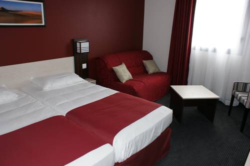 Imagen de la habitación del Hotel AKENA La Ferté Bernard. Foto 11