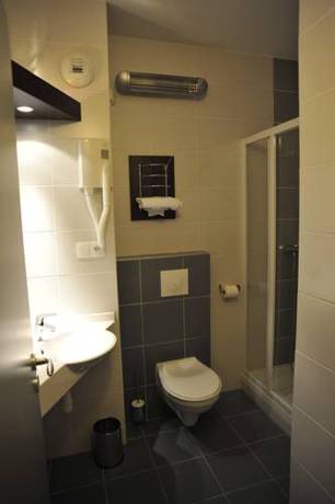 Imagen de la habitación del Hotel AKENA La Ferté Bernard. Foto 14