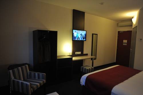 Imagen de la habitación del Hotel AKENA La Ferté Bernard. Foto 15