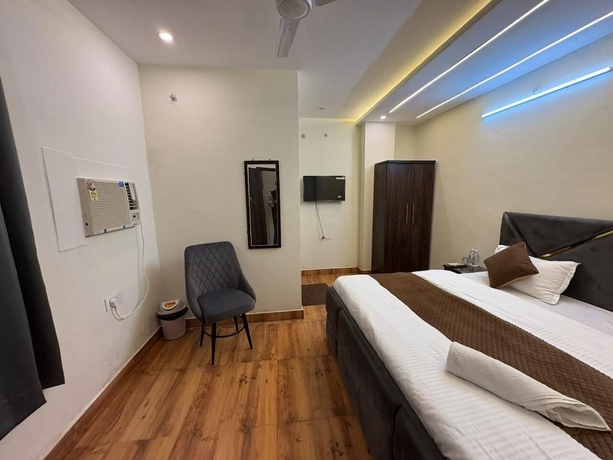 Imagen de la habitación del Hotel AKS Grand Hotel in Varanasi. Foto 2