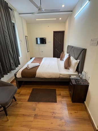 Imagen de la habitación del Hotel AKS Grand Hotel in Varanasi. Foto 4